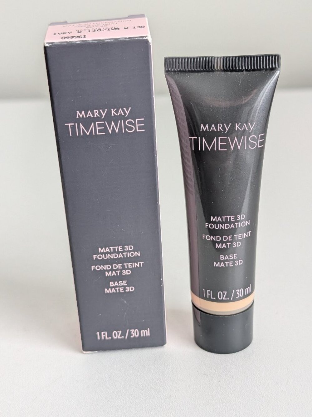 Mary Kay Timewise Matte 3D Foundation Ivory W 130 099961 New with box